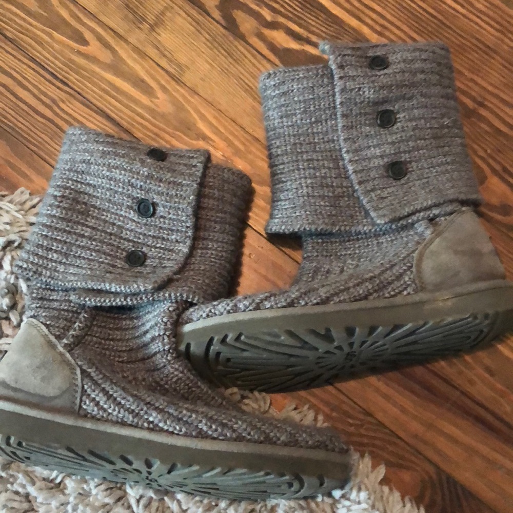 grey knit ugg’s